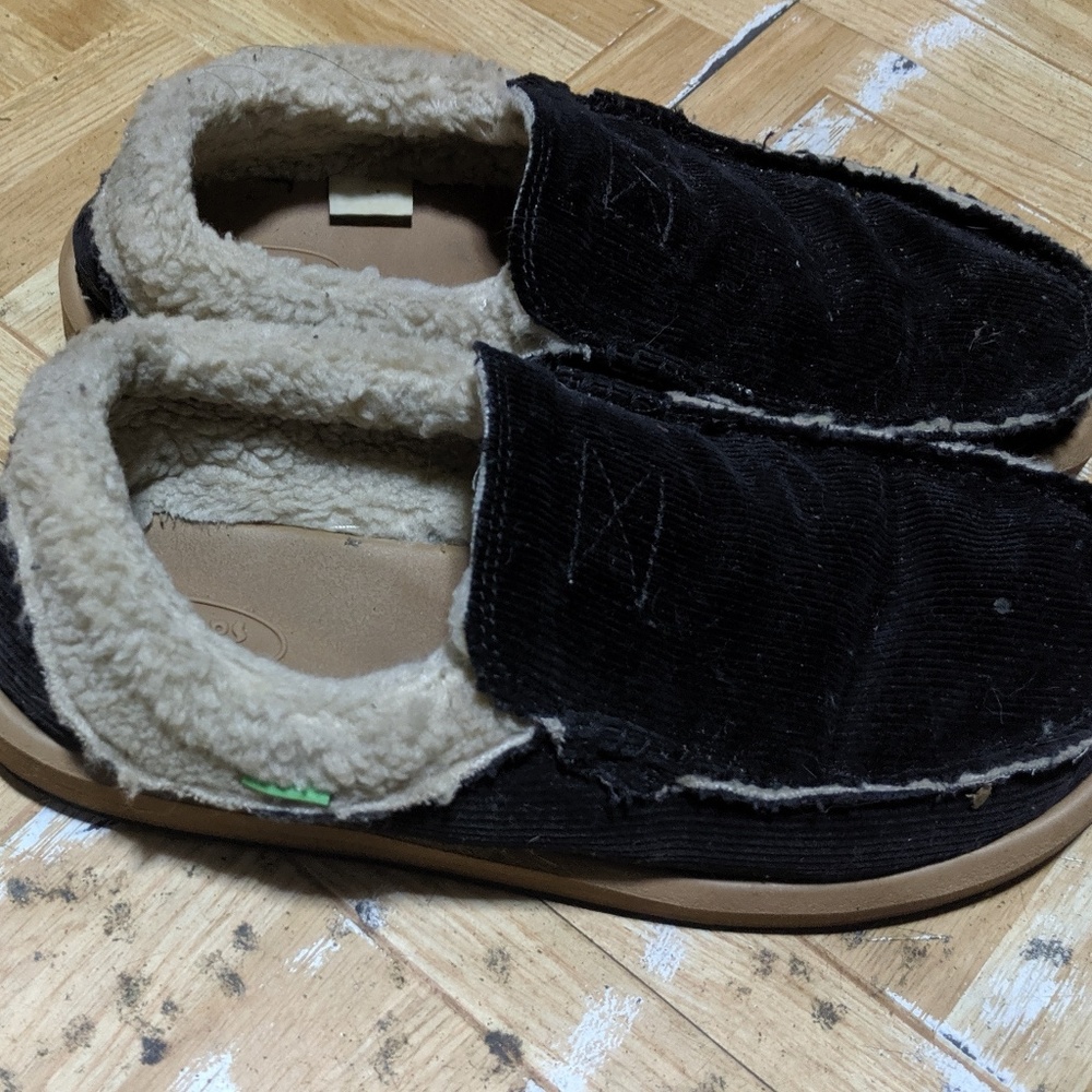 Men's sanuk shoes size 7